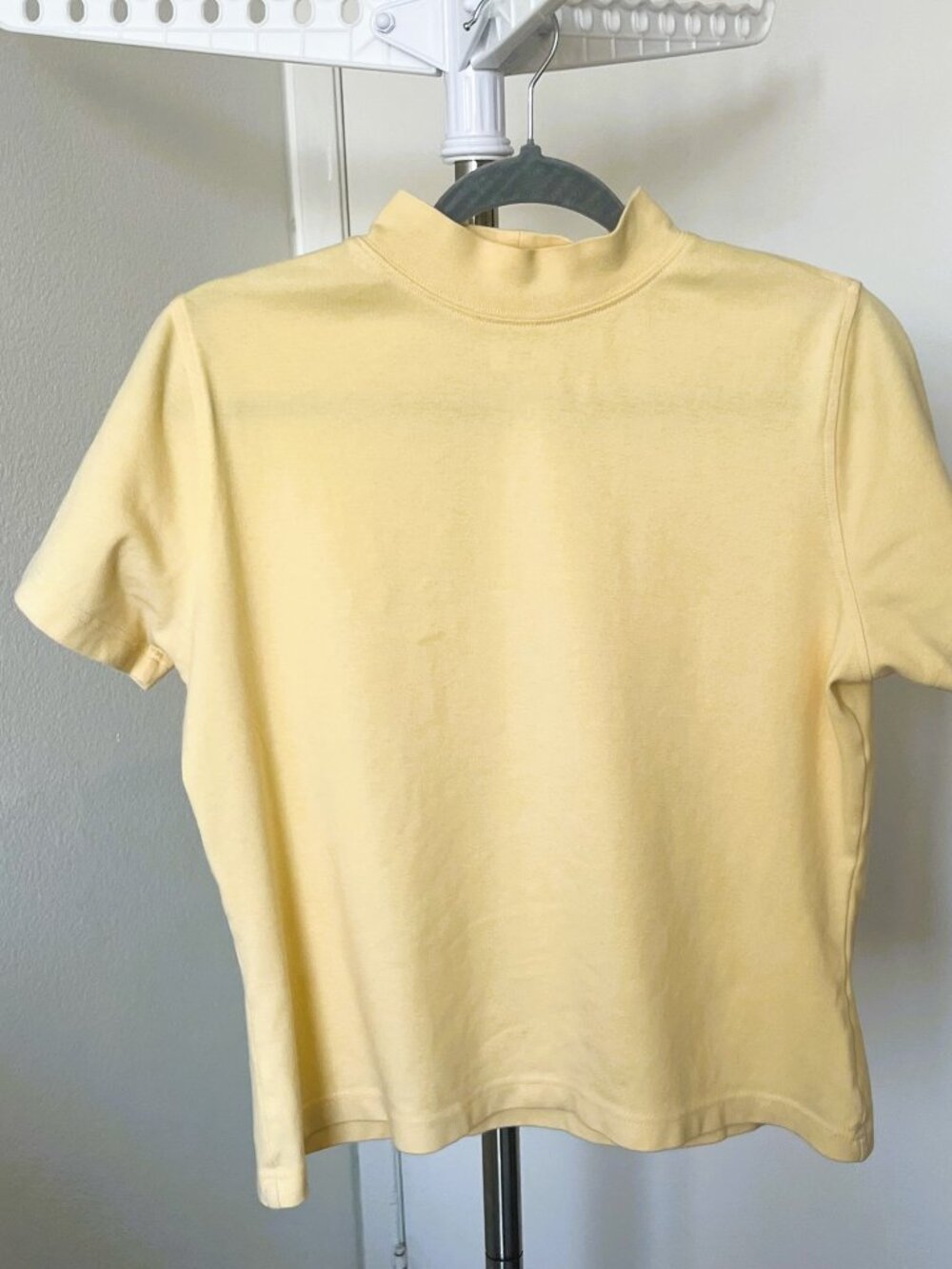 Outer Banks Women's Mock Neck Short Sleeve Top Pastel Yellow Cream Size M Cotton